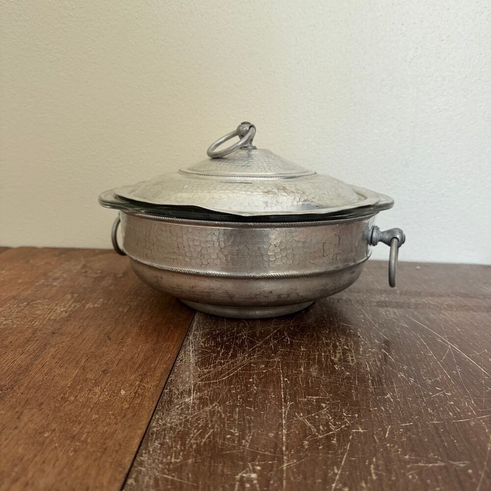 Vintage Hammered Aluminum Casserole Dish & Vintage Pryex 1.5 qt Glass‎ Bowl